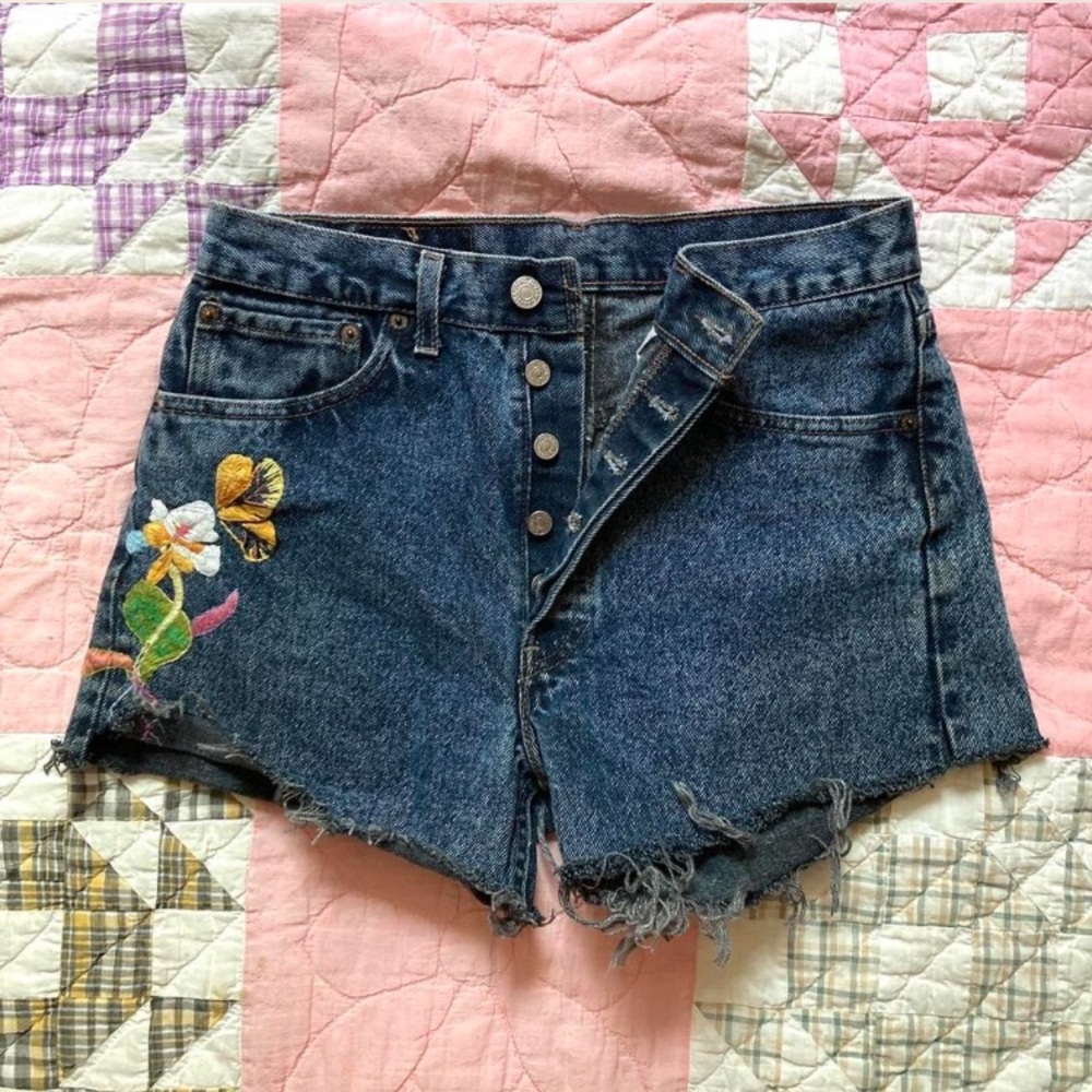 Vintage embroidered cutt off Levi’s jean shorts